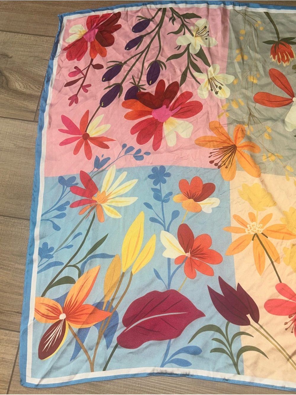 Floral Print Silky Scarf Vibrant Spring Summer Festival Garden 26 X 26 - Picture 5 of 7